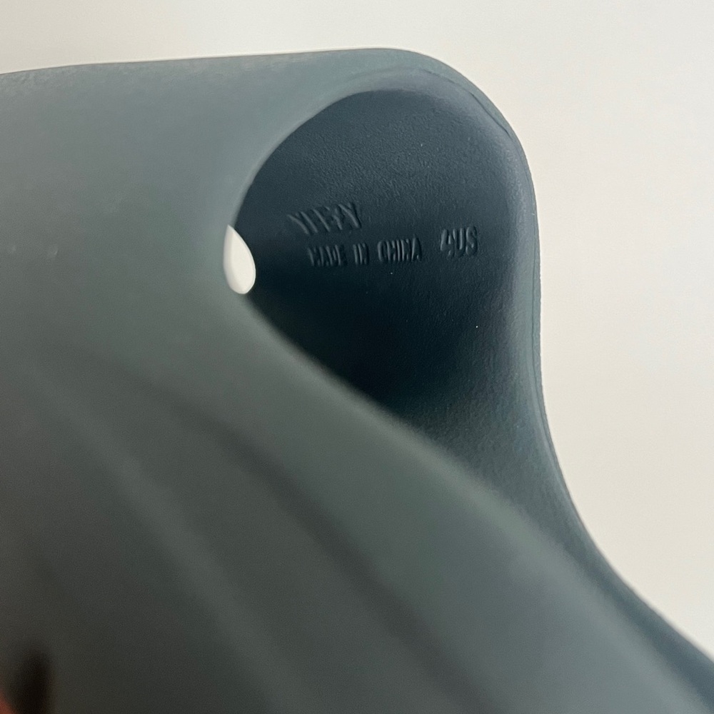 Yeezy Slides - US 4 - Picture 4 of 4